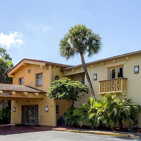 Red Roof Inn Tampa Bay - San Petersburgo Exterior foto