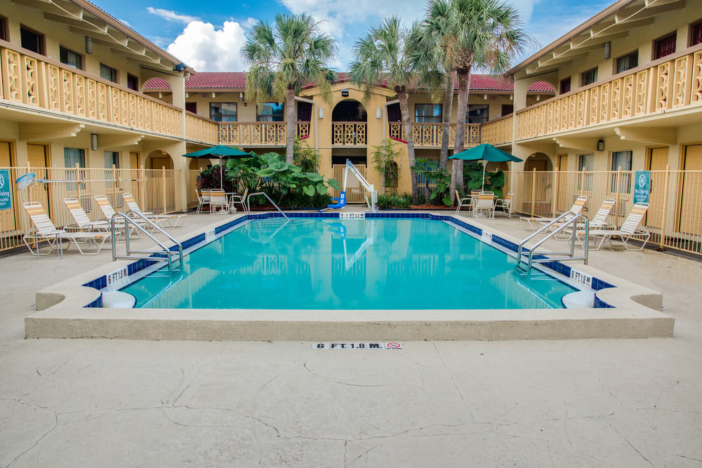 Red Roof Inn Tampa Bay - San Petersburgo Exterior foto