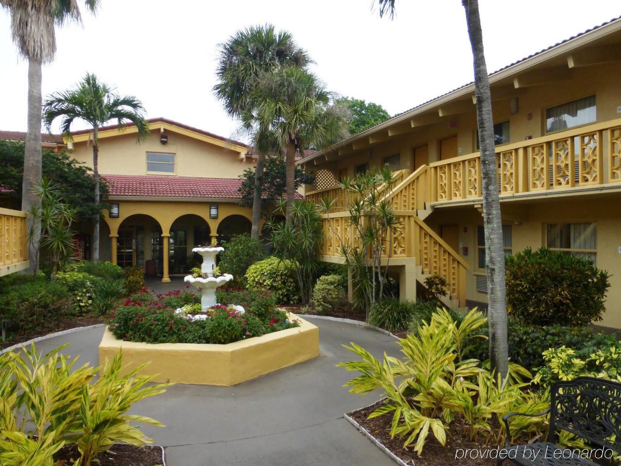 Red Roof Inn Tampa Bay - San Petersburgo Exterior foto